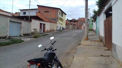 Vista da rua de frente.