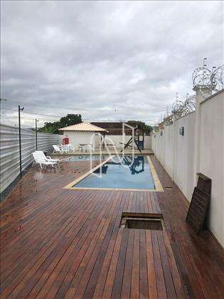 Piscina com Playground 