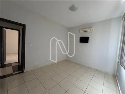 Terceiro quarto.