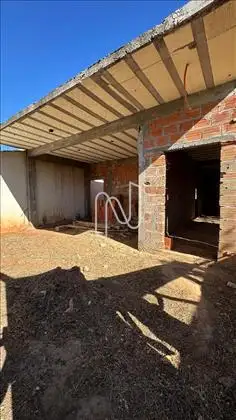 FRENTE COM ENTRADA PELA SALA 