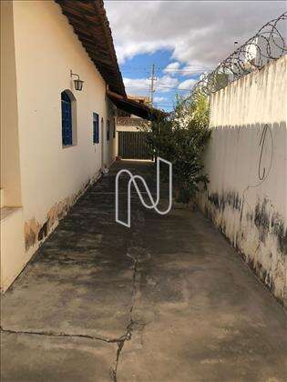 Lateral (Quintal) garagem 
