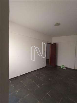Primeiro quarto. 