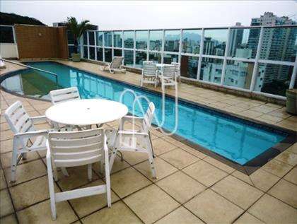 piscina com raia.