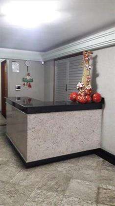 guarita e entrada do prédio todo reformado.