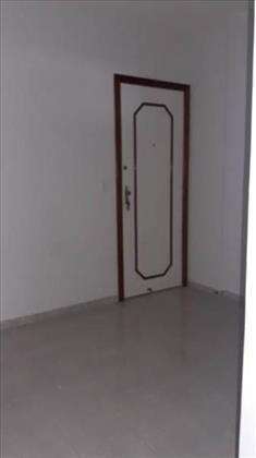 Sala grande piso frio.