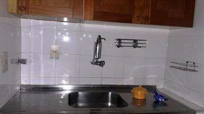 cozinha com armários.