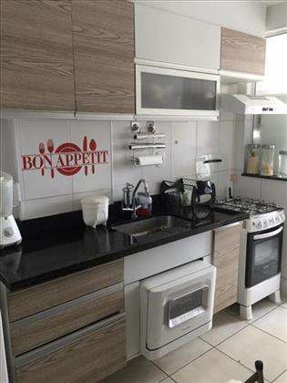 cozinha com armários de boa qualidade.