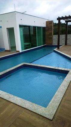 Piscinas adulto e infantil, sauna, solarium.