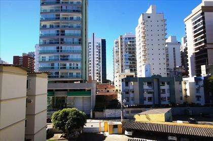 Vista da janela da sala, todo sol da manhã.