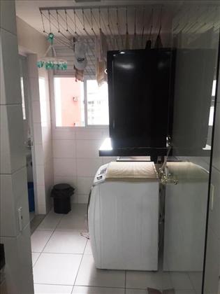 área de serviço ampla, espaçosa e ventilada.