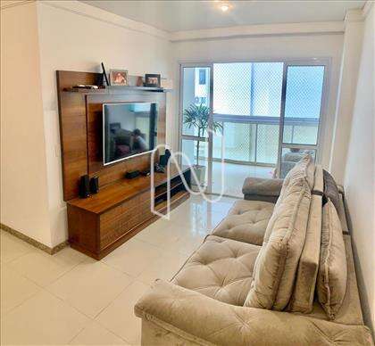 Sala ampla em L.