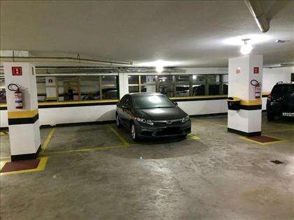 São 2 vagas cobertas e soltas