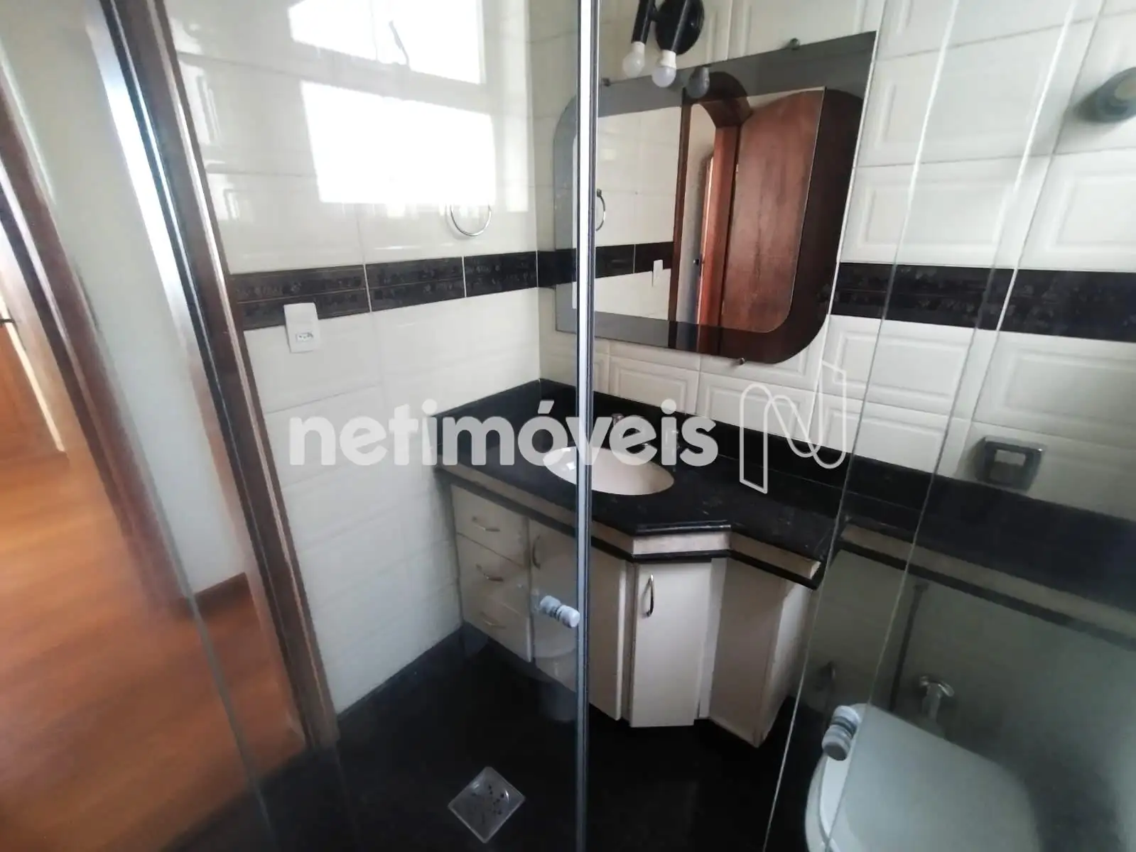 Banheiro social - primeiro piso