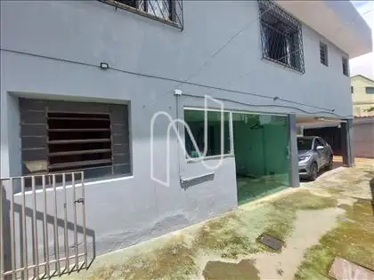 Lateral do nível inferior da casa 