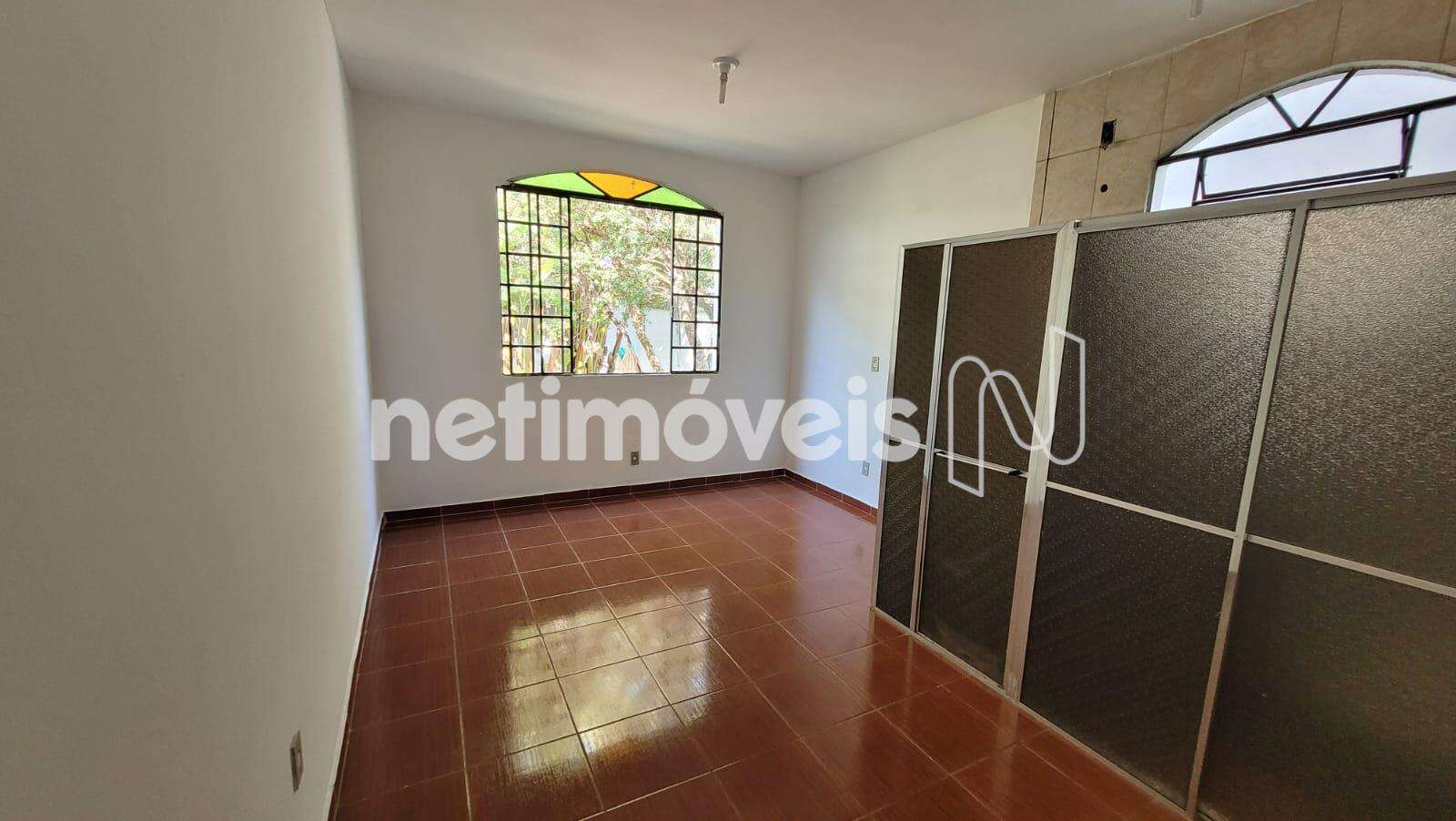 quarto com banheiro inferior