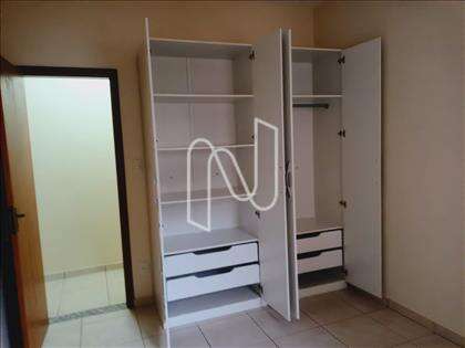 Quarto com armário
