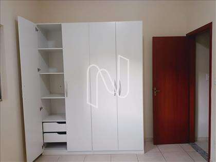 Quarto com Guarda-Roupa