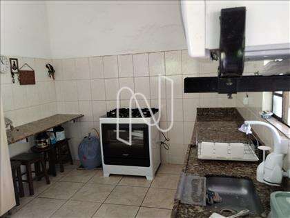 Cozinha com bancada em granito 