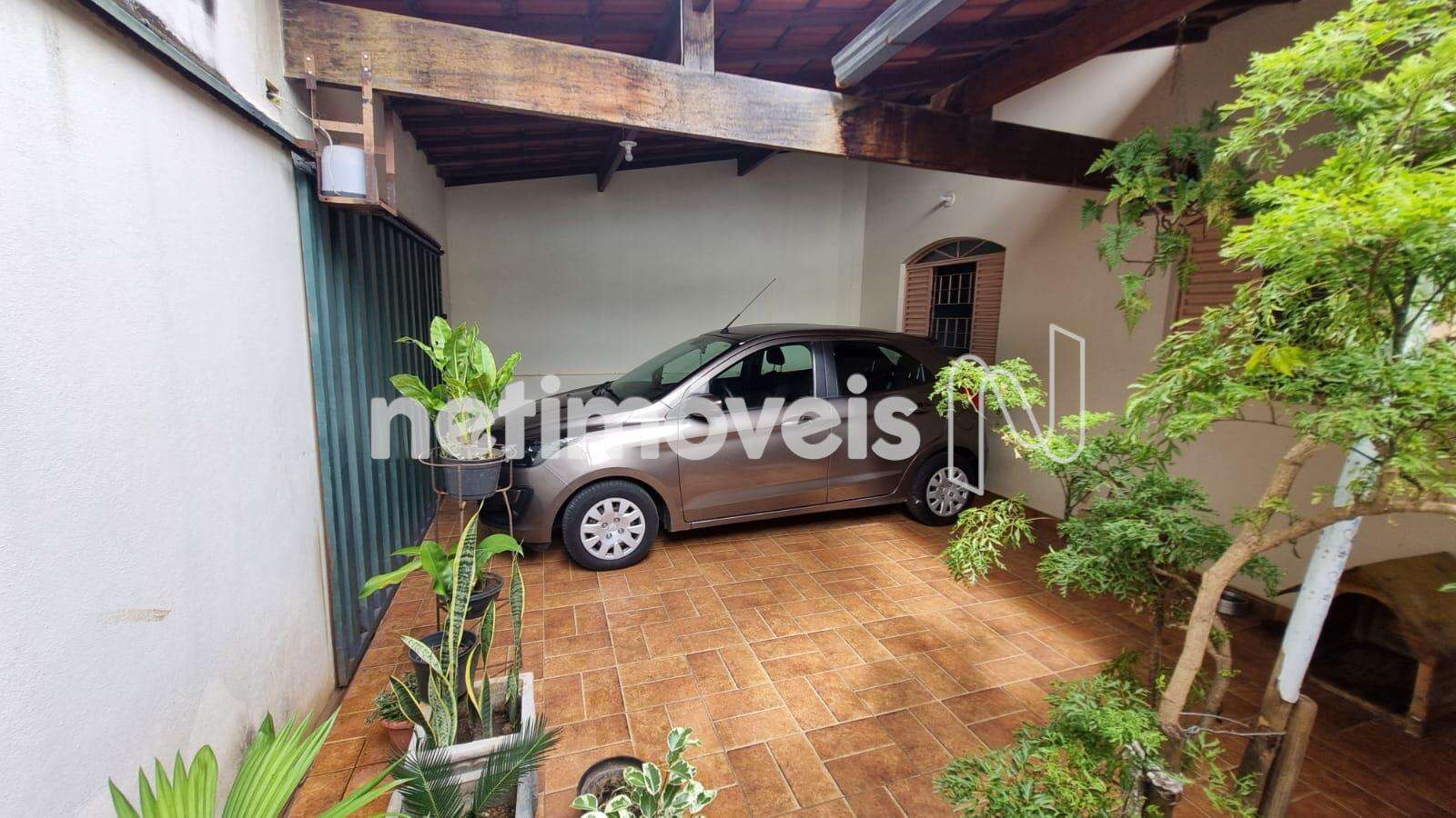 Vaga de Garagem Coberta e Demarcada