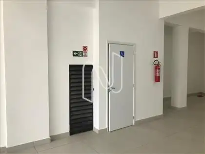 Porta do banheiro e Saída de Emergência