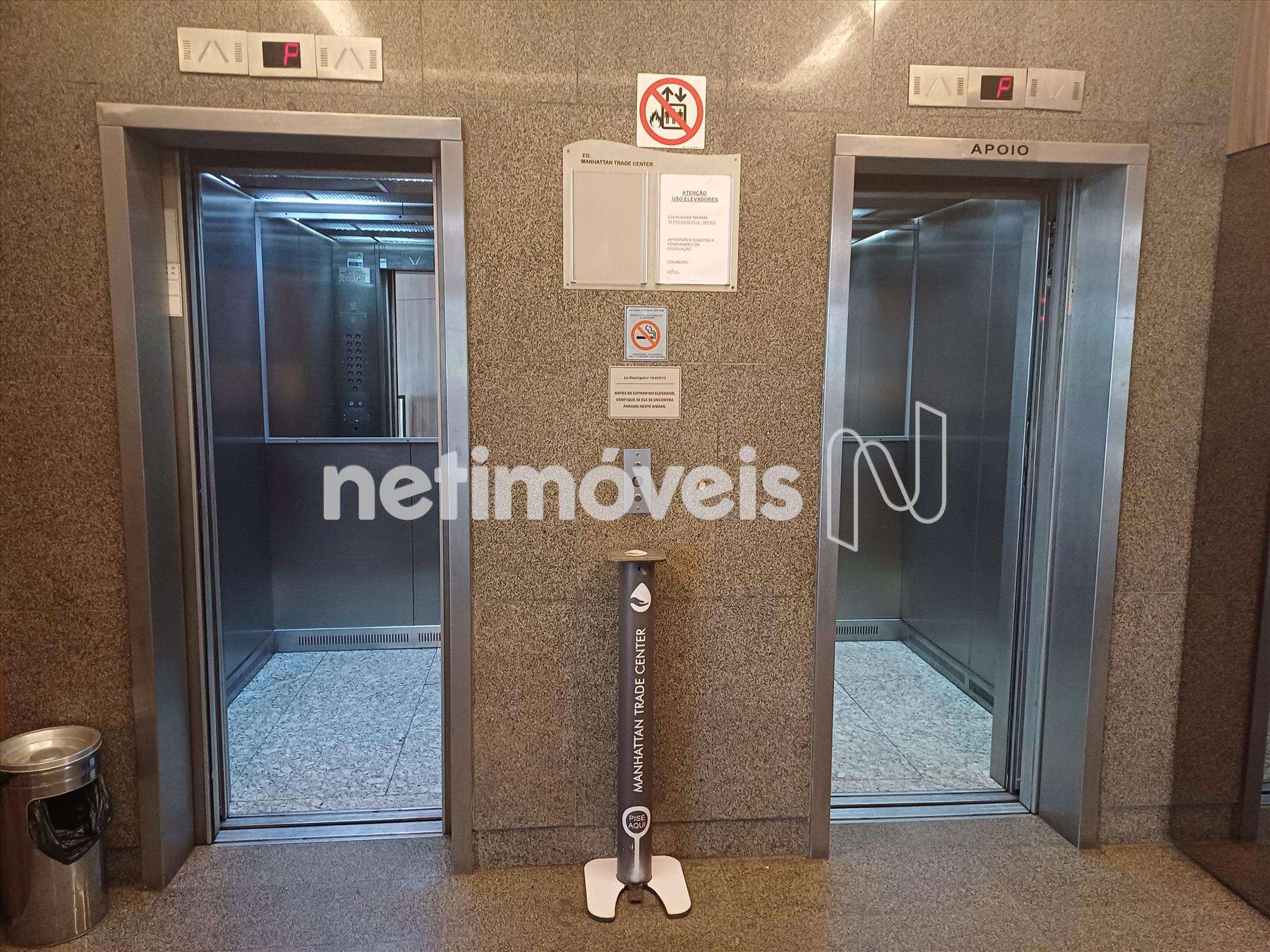 Hall da entrada do prédio.