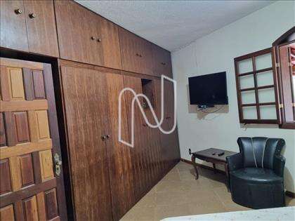 Quarto com armário