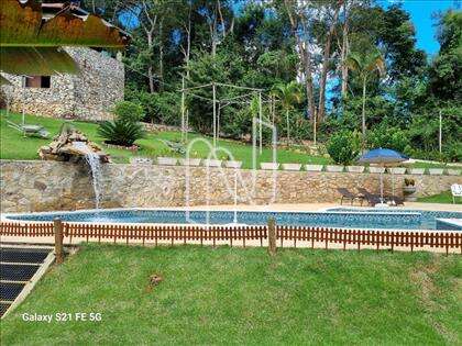  Piscina aquecida e cascata