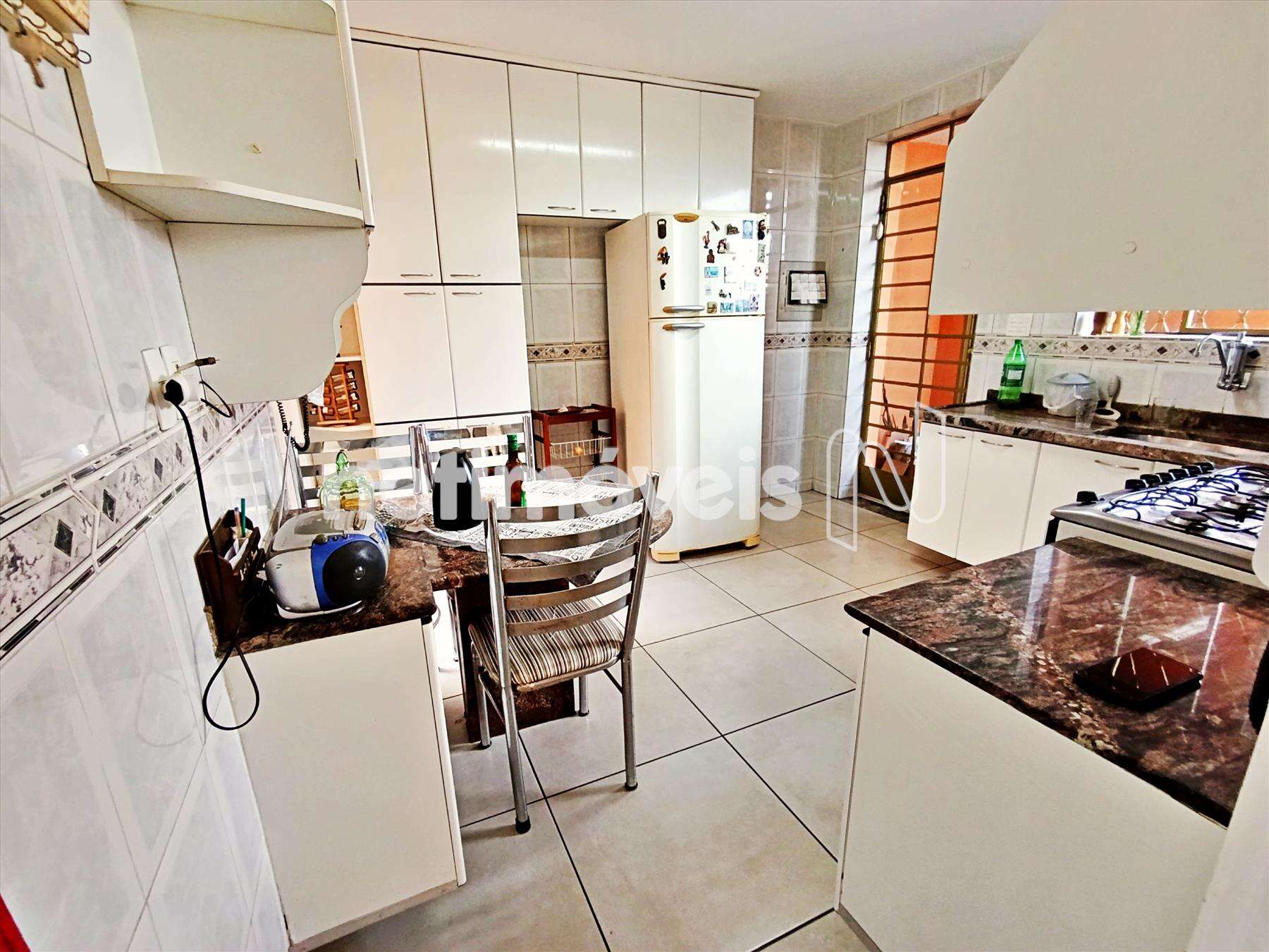 Cozinha rica em armário