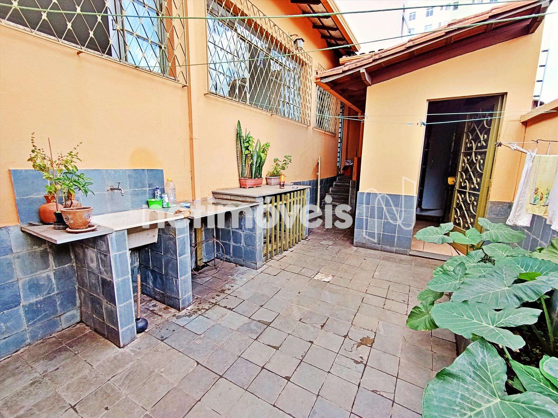 Área de tanque com quarto de despejo