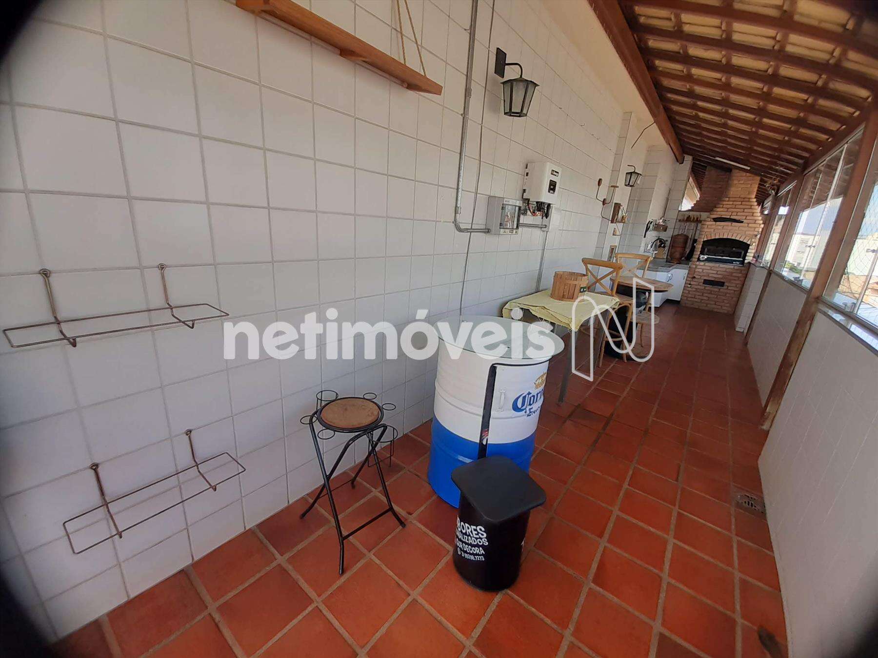 Espaço gourmet com fechamento vidro temperad