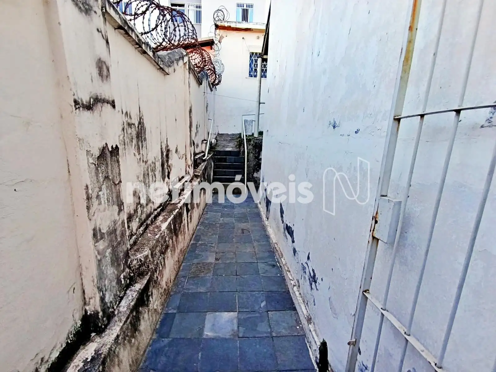 corredor de acesso ao quintal