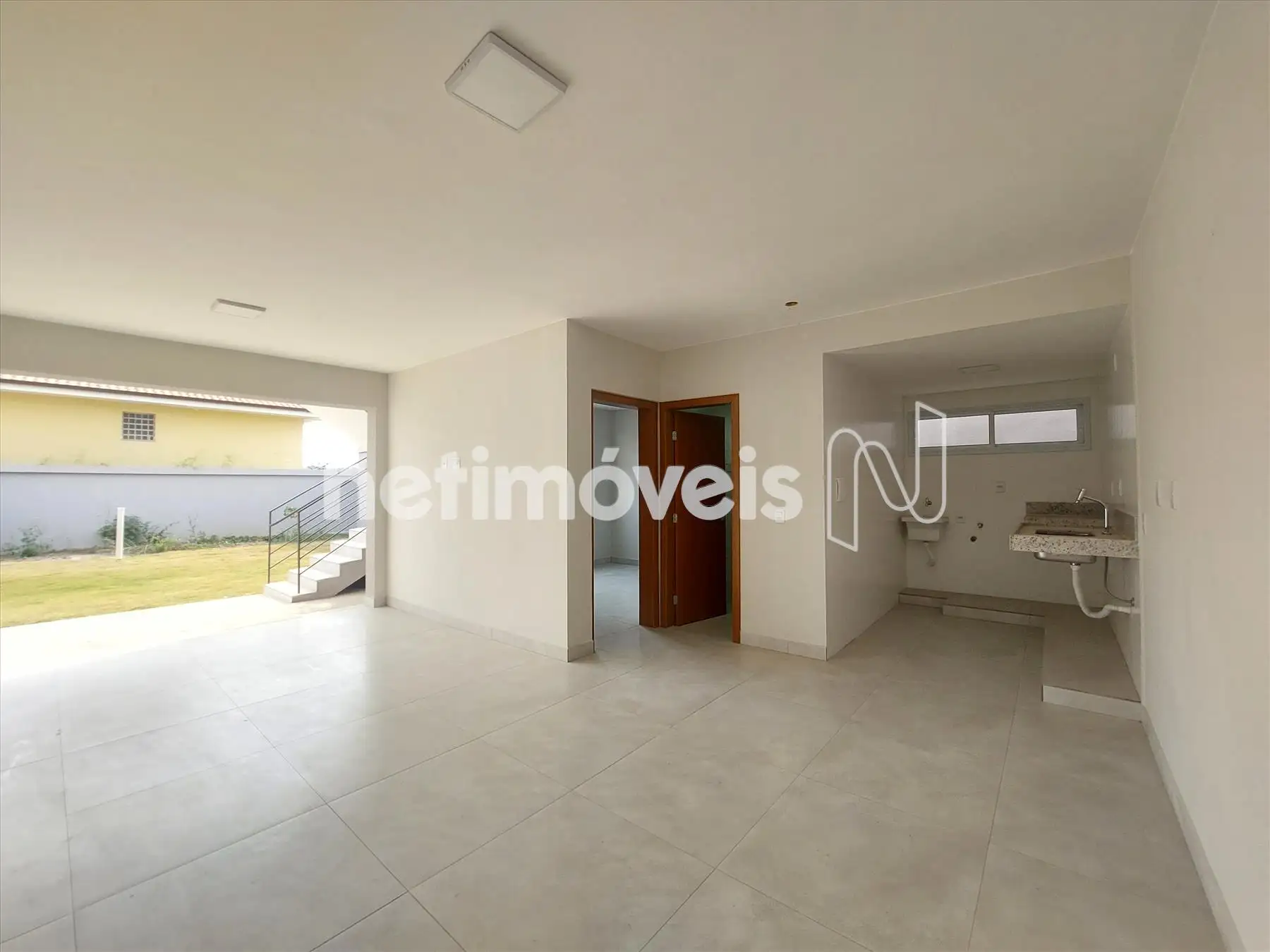 Quarto, banho social e cozinha 