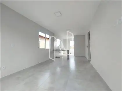 Sala ampla conjugada a cozinha americana 
