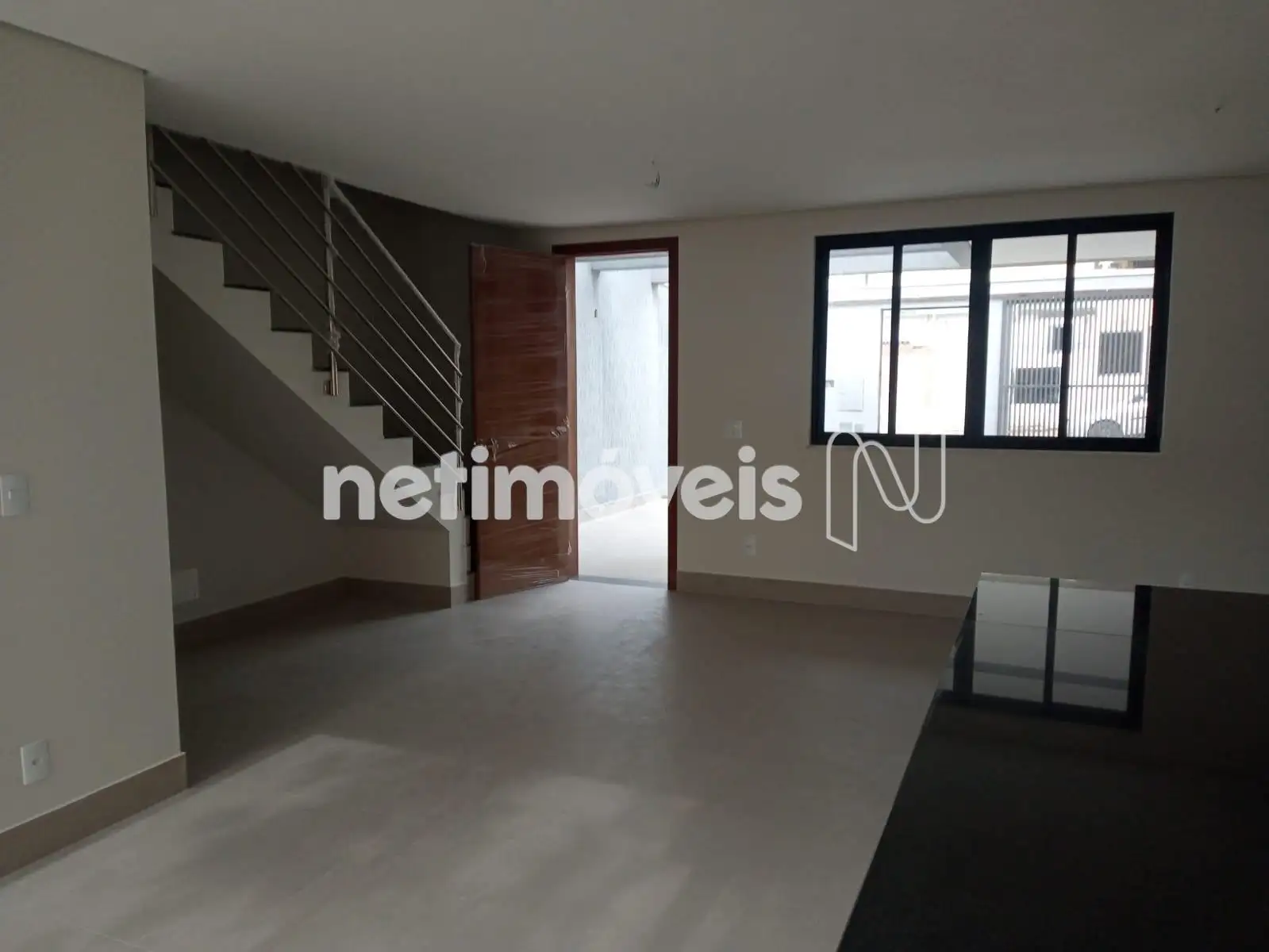 Vista Janela e Porta Casa