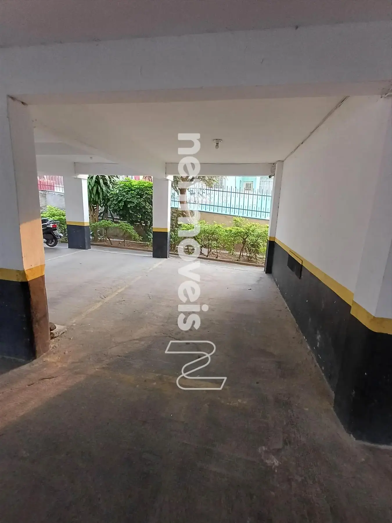 Vaga de garagem coberta e livre