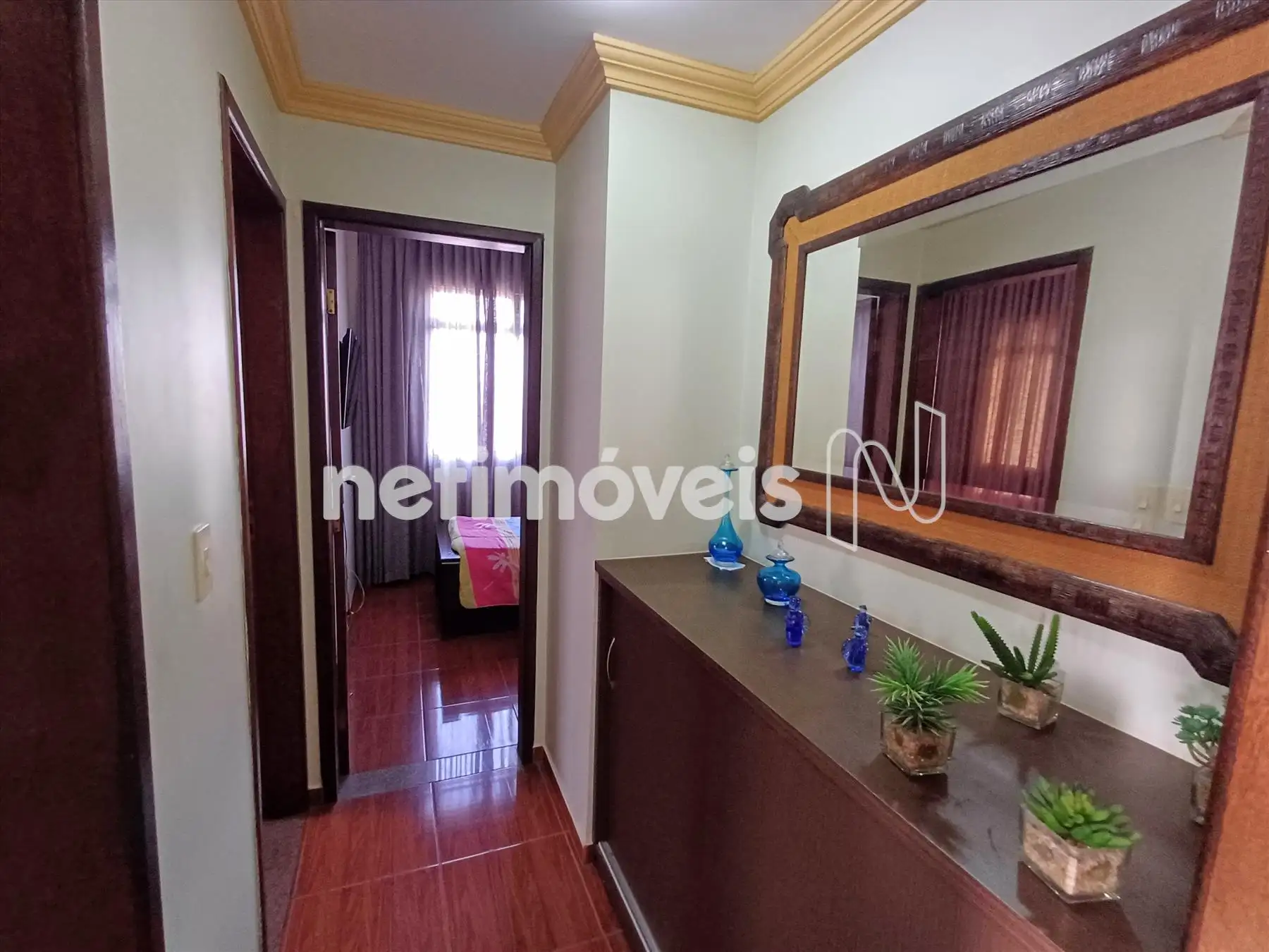 Corredor com armário planejado  