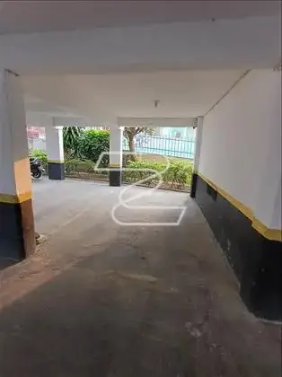 Vaga de garagem coberta e livre 