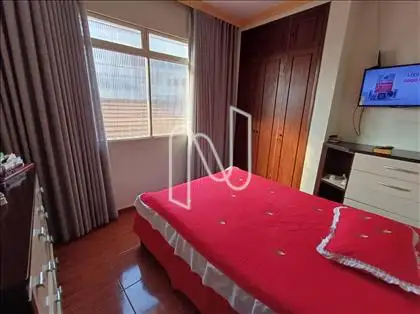 Quarto de casal com armário embutido 