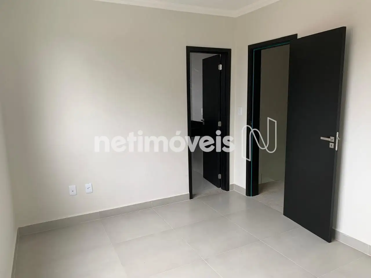 Porta Entrada Quarto 03 e Suíte 