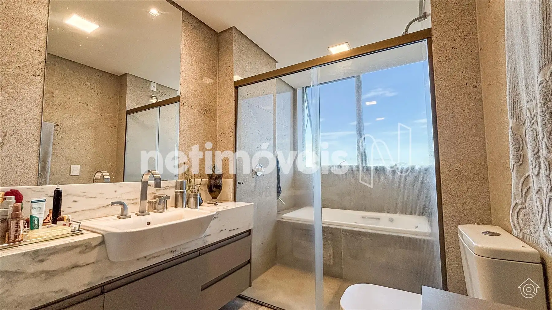 Banho suíte máster