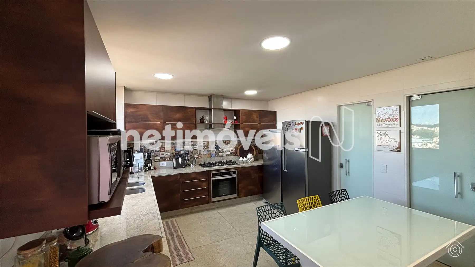 Cozinha com despensa