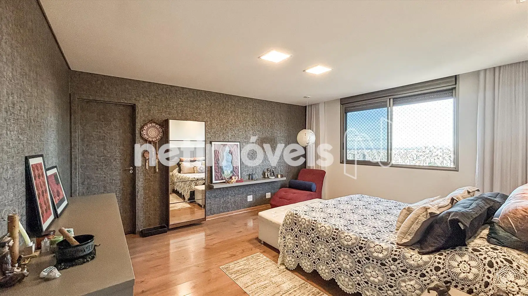 Suíte máster com closet 