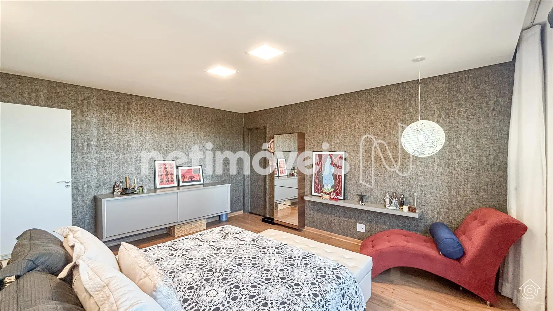 Suíte máster com closet 