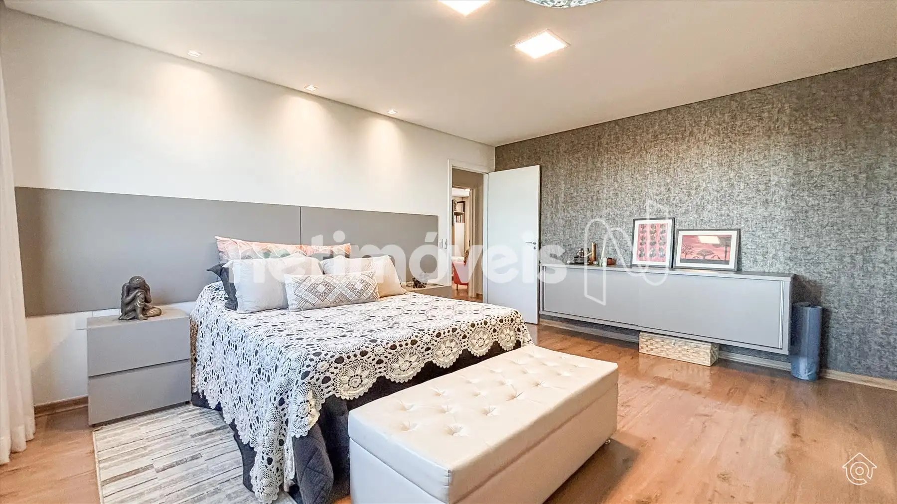 Suíte máster com closet 