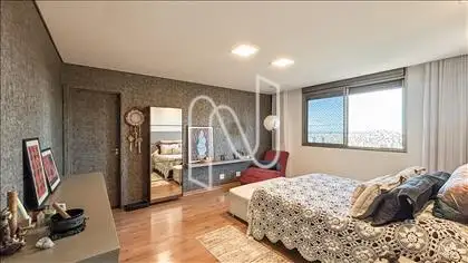  Suíte máster com closet 