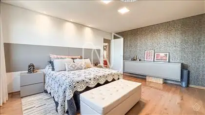 Suíte máster com closet  