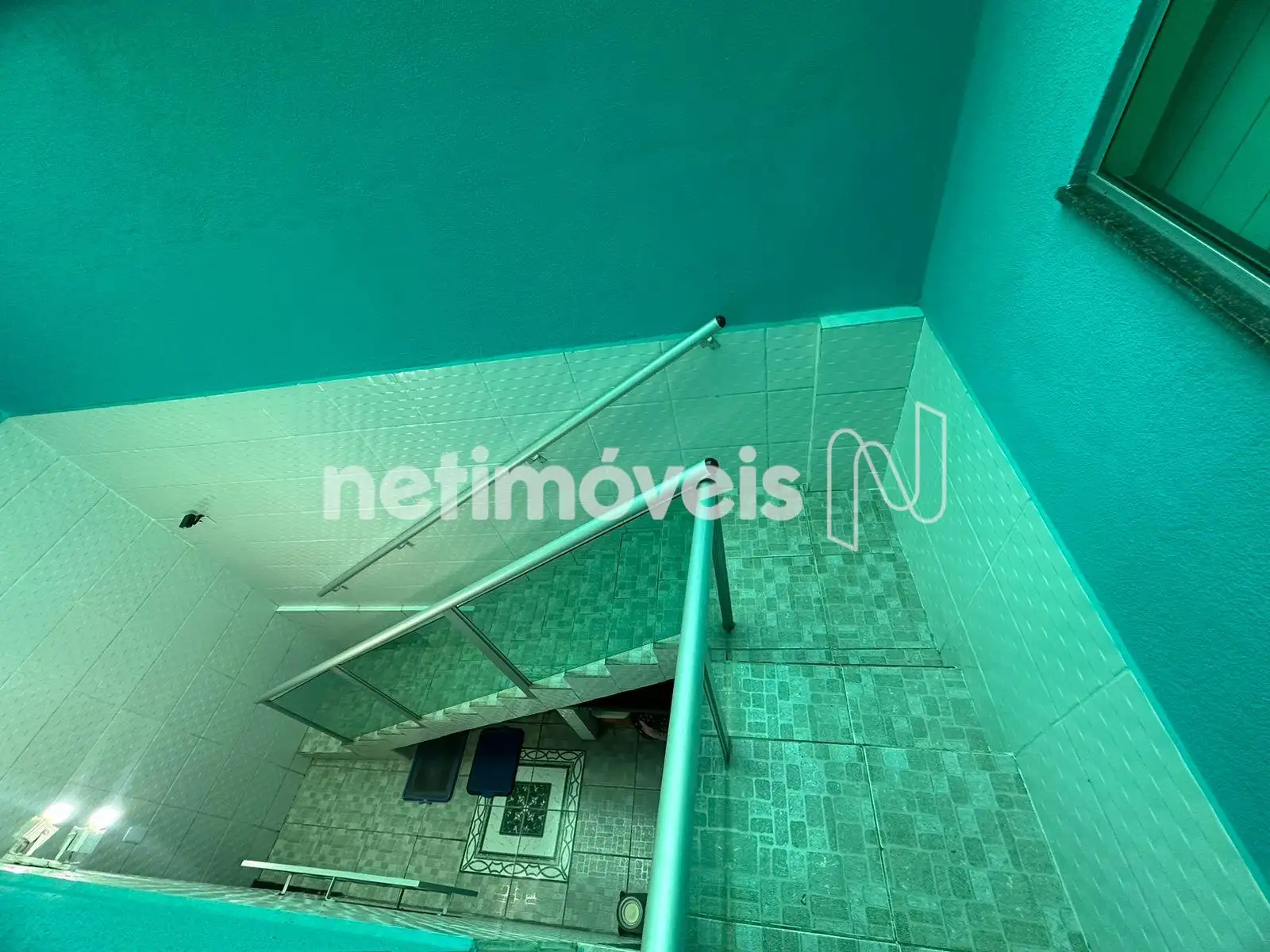 Escada para terceiro pavimento