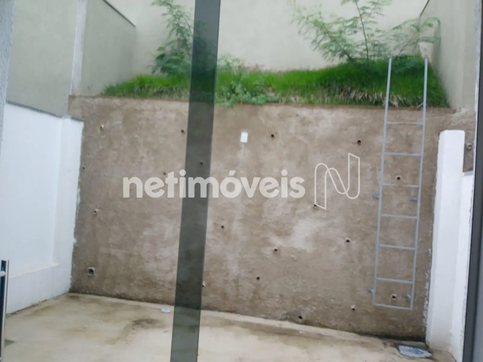 Porta Vidro Saída Área Externa