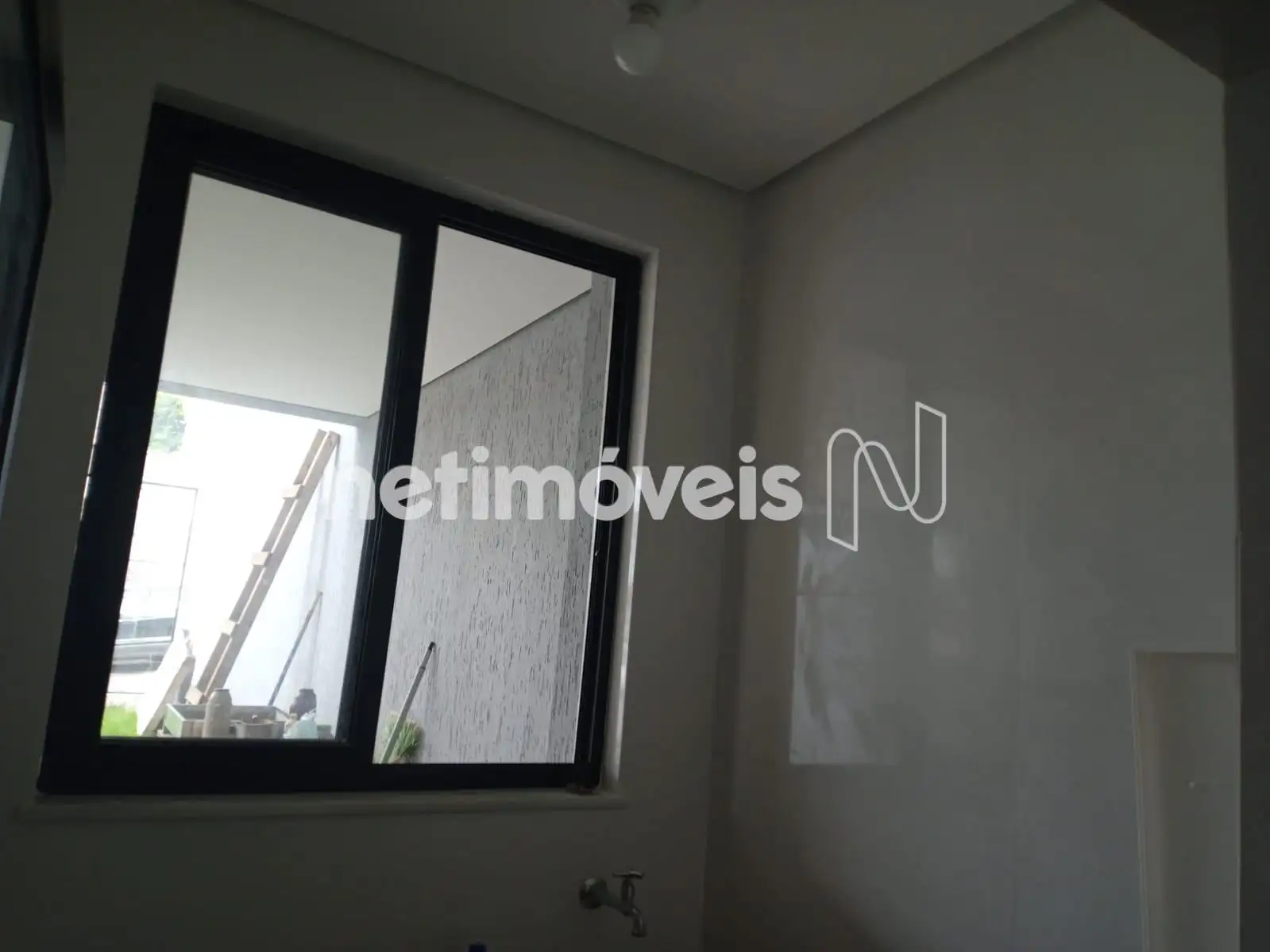 Janela Área de Serviço