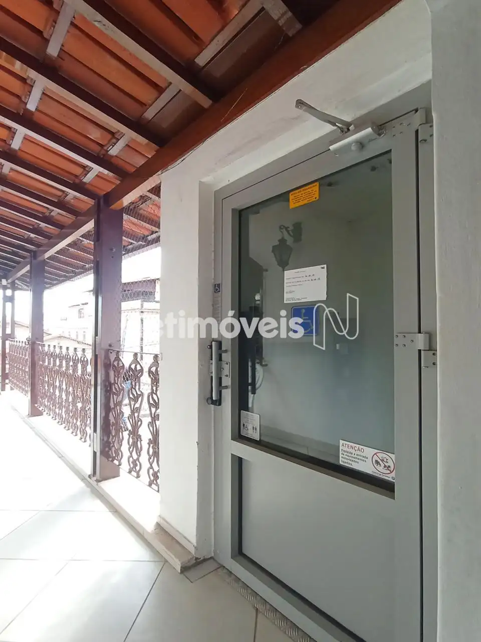 Elevador de carga e PNE